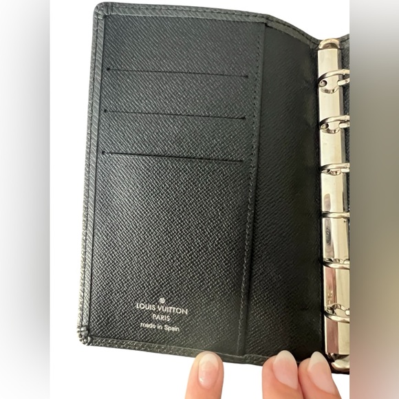 LOUIS VUITTON Taiga Leather Agenda - Picture 11 of 15